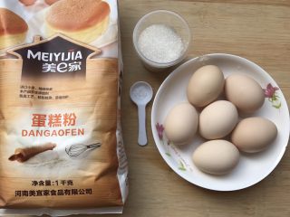 1、蒸蛋糕～喜欢你是“蒸”的,材料准备：很简单的方子吧