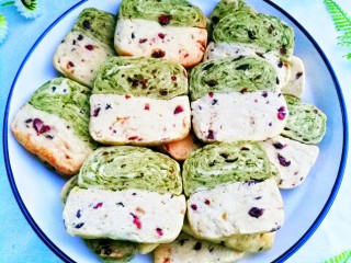 13、双色蔓越莓饼干,成品。