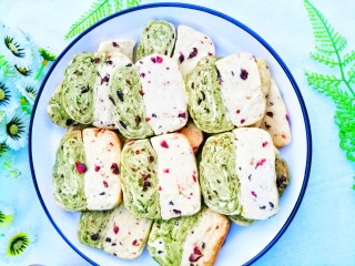 15、双色蔓越莓饼干,赶紧做起吧。