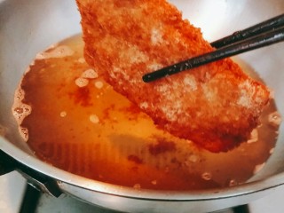 15、日式炸猪排,中火，炸制两面金黄！