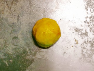 11、炸油饼,整理成圆形