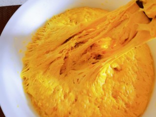 9、炸油饼,早上取出  面已发好