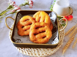 16、炸油饼,出锅即食