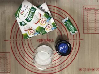 2、制作酸奶,准备好所有的材料