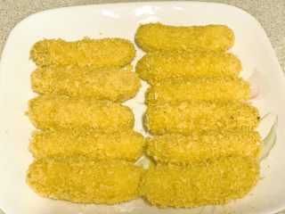 10、百变水果+酥炸香蕉,香蕉都弄好了，就可以烧油了。