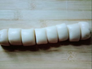 5、梅干菜鲜肉锅盔,油酥切块。