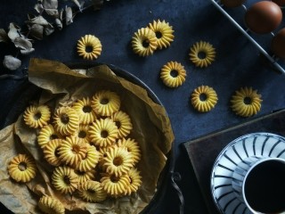 15、百香果花朵曲奇,成品图一