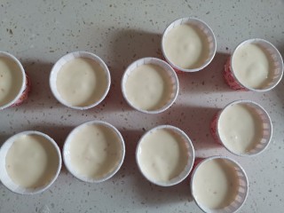 16、香橙????海绵纸杯蛋糕（不开裂不回缩）,挤入纸杯8分满