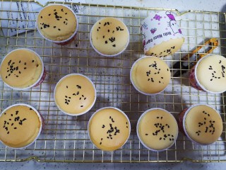 18、香橙????海绵纸杯蛋糕（不开裂不回缩）,烤好取出来晾凉