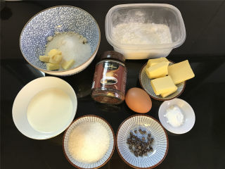 1、奶酥咖啡玛芬蛋糕,准备好材料