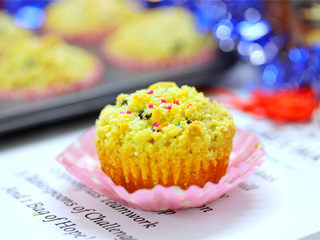 11、奶酥咖啡玛芬蛋糕,烤好后，取出晾凉即可，上面也可以撒上几粒糖珠。