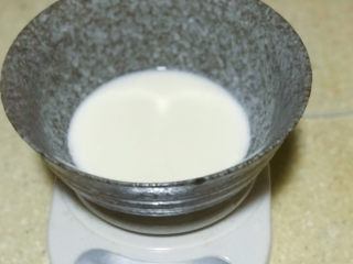 13、浅湘食光&可可草莓慕斯蛋糕,准备牛奶100g