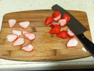 23、浅湘食光&可可草莓慕斯蛋糕,切点草莓片