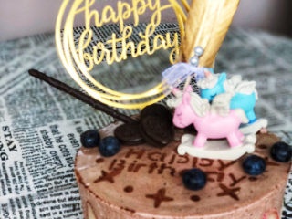 27、浅湘食光&可可草莓慕斯蛋糕,脱模后,装饰