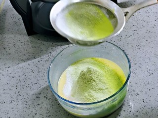 11、香兰华夫饼,筛入蛋糊里