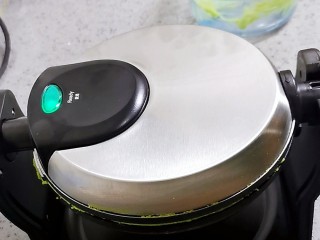 17、香兰华夫饼,旋转翻面再煎1分半钟