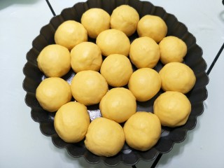 12、金钱小面包,待发酵到两倍时就可以上烤箱了。