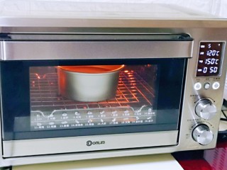 17、6寸蝶豆花戚风蛋糕,上管120°下管150°烤50分钟!(时间及温度仅供参考)