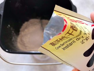 4、吃掉一朵花～柳绿桃红三色花样馒头,加入酵母粉