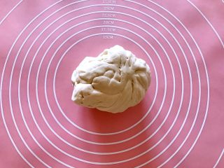 8、吃掉一朵花～柳绿桃红三色花样馒头,15分钟后取出面团