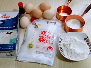 1、超ins卡通蛋糕 让小朋友幸福感爆棚,准备食材。