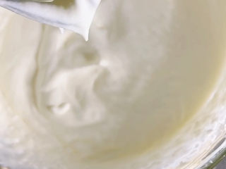 6、拿破仑蛋挞,打发至九分发，提起有尖角