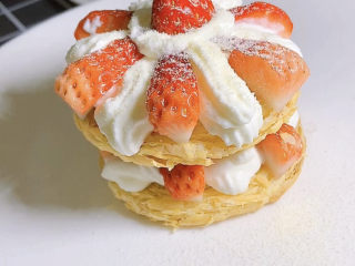 14、拿破仑蛋挞,两层做好了，洒上糖粉就做好了