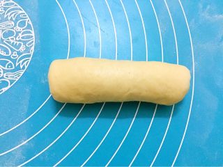 10、热狗面包,从下往上卷起