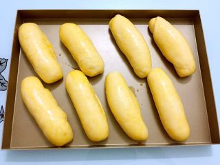 14、热狗面包,表面刷蛋液