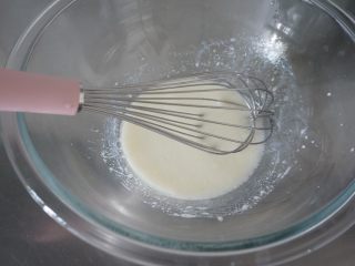 3、椰香戚风, 椰奶和油搅匀乳化