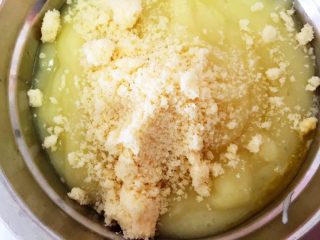 6、火龙果芝士土豆爆浆小餐包,加入8g芝士粉