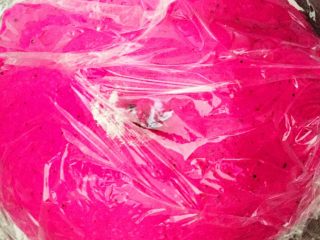 12、火龙果芝士土豆爆浆小餐包,一小时后面团一发完成