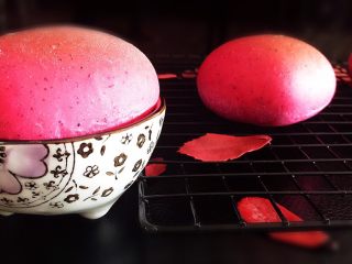 21、火龙果芝士土豆爆浆小餐包,要说一下的是，烤到12分钟时要盖一层锡纸…????????我给忘了！忘了！忘了！所以表明有一点糊了！