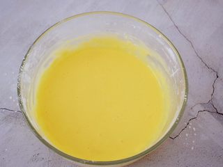 6、原味蒸蛋糕,搅拌均匀备用