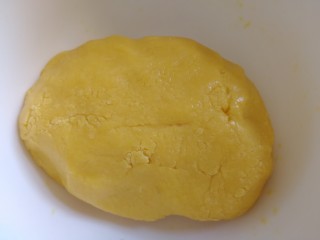 10、炉果,捏抓成偏软的面团。