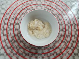 6、自制脆皮肠, 肠衣用清水反复冲洗几次，去掉盐份