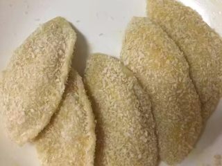 23、酥脆菠萝派,拿了五个来参考，面包糠建议用白色面包糠，黄面包糠个人觉得口感没有白糠好吃????