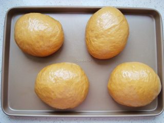 14、葡萄干红糖软欧,再次发酵至1.5倍大。