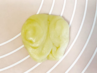 17、枣泥核桃馅老婆饼,按压成扁