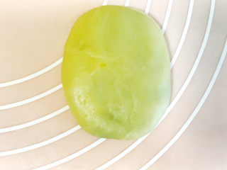 22、枣泥核桃馅老婆饼,翻过来擀成椭圆形