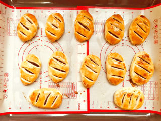 26、枣泥核桃馅老婆饼,烤箱中层180度，20分钟就可以出炉了