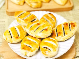 27、枣泥核桃馅老婆饼,自然放凉，就可以吃了，吃不了，密封保存，再吃时，回烤箱继续烤一下就恢复原来的口感了