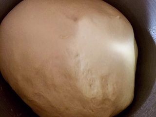 5、无油版红糖版面包,发好的面团