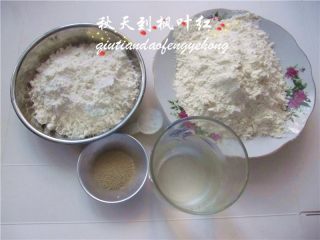 1、法棍面包,所有材料准备好