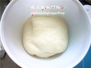 16、法棍面包,发酵好的面团明显涨大;