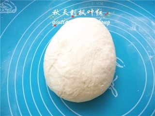 21、法棍面包,面团取出,排气,折叠;