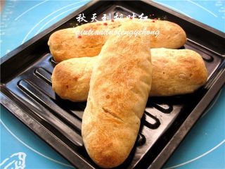 29、法棍面包,烤好的法棍面包出炉啦。