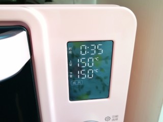 16、6寸中空戚风蛋糕,选择烤箱的“戚风蛋糕”功能。