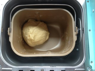 4、面包机版鸡蛋吐司,再选择和面40分钟