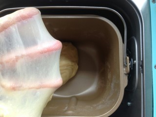 5、面包机版鸡蛋吐司,和出手套膜